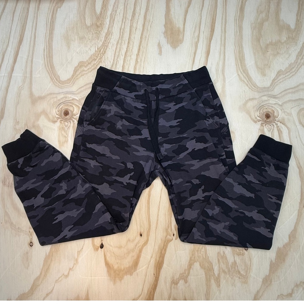 Athleta Triumph Printed Jogger Camo Fleece Pants Black Grey Small S